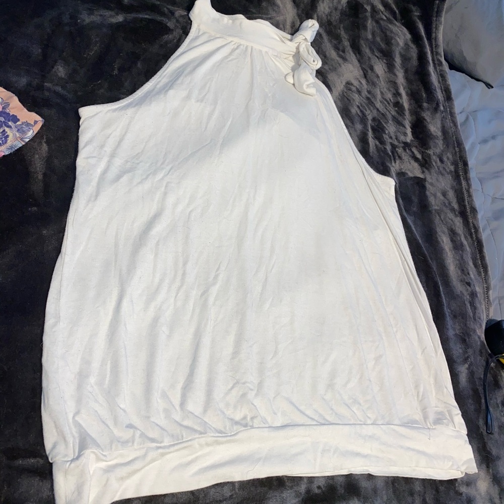 Sleeveless top with tie on neck.